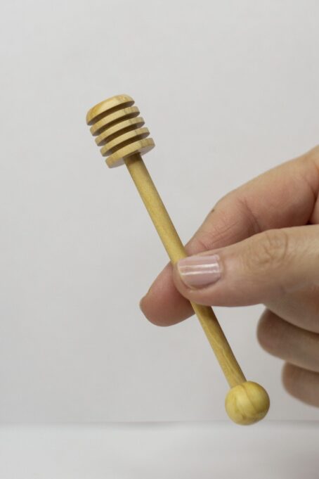 cuchara de madera para catar miel