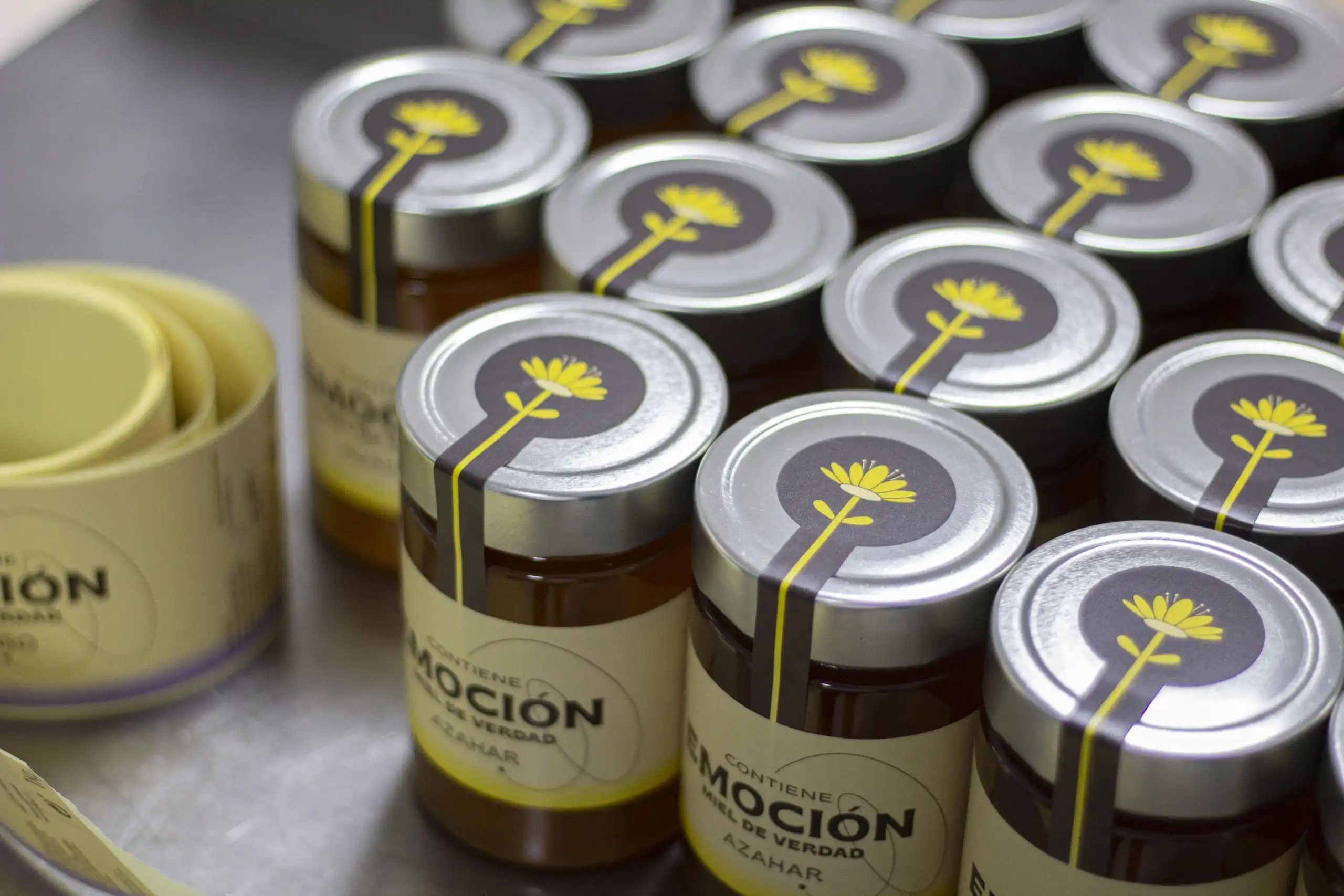 Miel Cruda de Almendro: Propiedades, Beneficios y Cómo Usarla